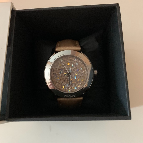 DKNY New never been worn watch with crystal face - Picture 5 of 8